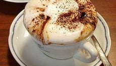 Café com creme de laranja