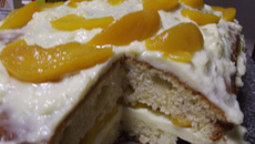 Bolo de creme de pêssego
