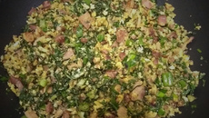 Farofa de ovos com couve