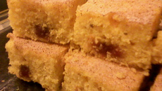 Bolo de fubá com goiabada