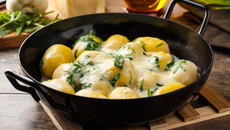 Capeletti ao molho de gorgonzola e pesto