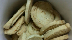 Biscoito medalhão de queijo parmesão