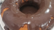 Bolo de cenoura com cobertura (fofinho)