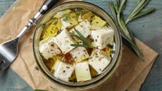 Queijo temperado para aperitivo