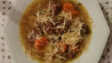 Sopa de músculo com legumes