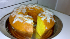 Bolo de cenoura com cobertura de caramelo