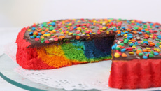 Bolo arco-íris