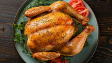 Frango assado inteiro super fácil e gostoso