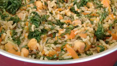 Arroz integral com grão de bico, cenoura e couve