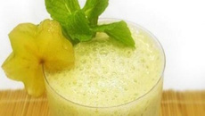 Vitamina de frutas e hortelã com Ades