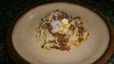 Macarrão com carne moída e calabresa