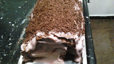 rocambole de chocolate com recheio de morango