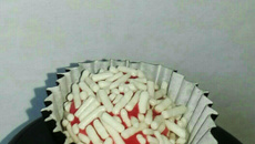 Brigadeiro de morango (bicho de pé)