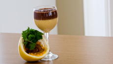 Mousse de maracujá com chocolate