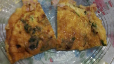 Omelete com queijo e presunto