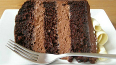 Bolo Recheado com Mousse de Chocolate