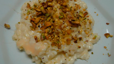 Risoto de cebola caramelizada com queijo brie e amêndoas