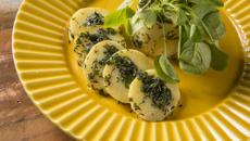 Palmito na manteiga e salsa