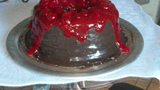 Bolo com massa de chocolate e aveia