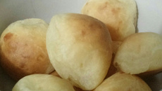 Pão de queijo super simples, macio e "puxento"