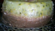 Pudim de chocolate e maracujá