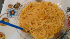 Macarrão ao alho e óleo com peito de frango flambado