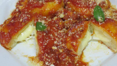 Nhoque recheado de muçarela ao molho