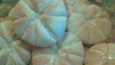 Quebrador com coco queimado e cobertura