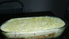 Pavê de leite em pó com morango