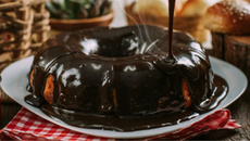 Cobertura de chocolate com leite condensado