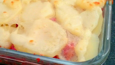 Batata gratinada com linguiça