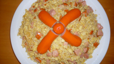 Ovo mexido simples com macarrão