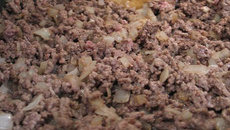 Carne moída com queijo Minas