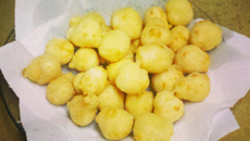 Bolinhas de queijo fritas