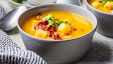 Sopa de mandioca com carne seca