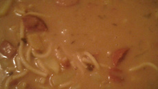 Sopa de feijão com calabresa