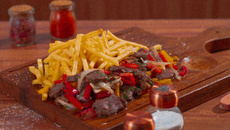 Picadinho com batata frita