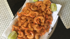 Camarão frito de praia