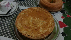 Torta de camarão com requeijão (tipo empadão)