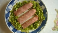 Rolinho de presunto com macarrão