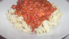 Molho de berinjela com linguiça