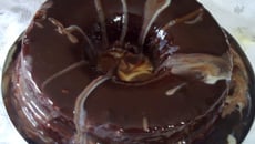 Bolo de chocolate com recheio de Leite Ninho