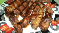 Costelinha de porco ao molho shoyu e mel