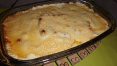 Batatas ao forno com molho branco e queijos