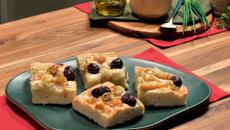 Focaccia com Bacalhau e Azeitona