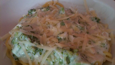 Molho branco com brócolis e nozes