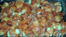 Nhoque de batata com molho de linguiça e bacon