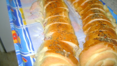 Pão recheado com chester de peito de peru defumado e queijo prato- Tia Jucy