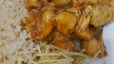 Peito de frango ensopado com alho poró