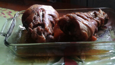 Joelho suíno ao forno